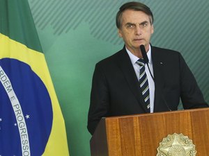 Bolsonaro critica cobrança de ingressos em Fernando de Noronha