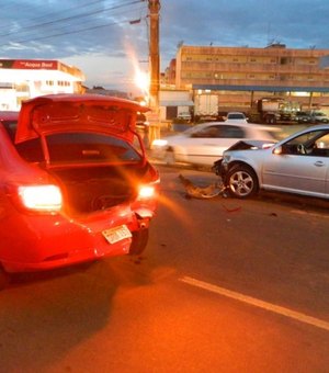 Colisão entre veículos deixa trânsito lento no bairro Planalto