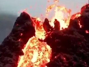 Drone capta imagens incríveis de vulcão em erupção na Islândia