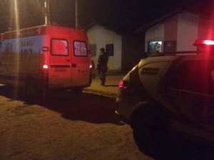 Jovem de 20 anos é executado a tiros enquanto jogava dominó com familiares