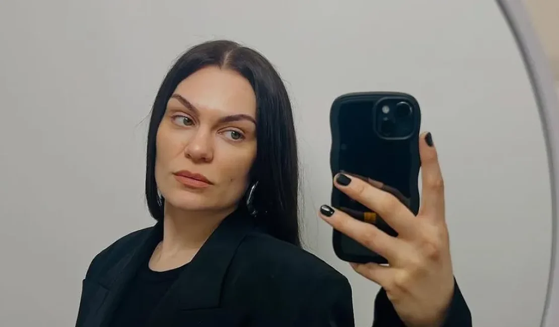 Jessie J revela diagnóstico de câncer de mama e passará por cirurgia