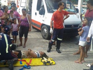 Acidente entre moto e carro deixa duas pessoas feridas, em Arapiraca