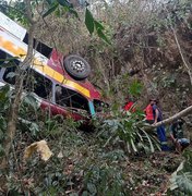 Governador decreta luto de três dias por acidente de ônibus que deixou mortos e feridos, na Serra da Barriga