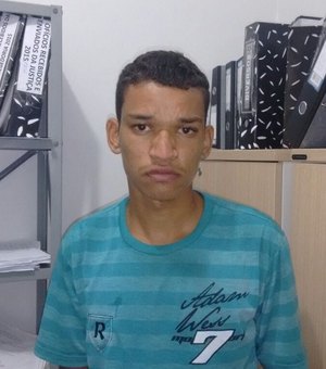 Jovem é preso com drogas e arma após cometer vários roubos a transeuntes