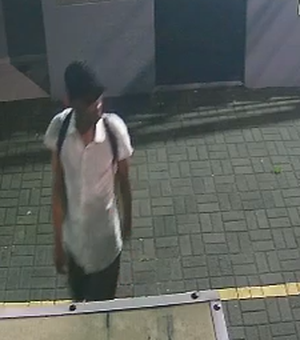 [Vídeo] Homem invade imobiliária e furta televisão no Tabuleiro do Martins, em Maceió