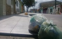 Lixo a ser coletado no bairro Brasília, nesta segunda (1º)