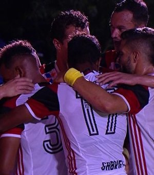 Flamengo vence e segue vice líder; Vitória fica na zona de rebaixamento