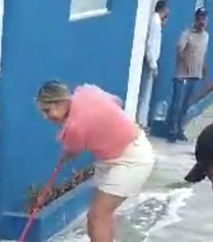 Prefeita eleita se deixa filmar lavando calçada de prefeitura de Mata Grande