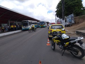 [Vídeo] SMTT proíbe fiscalização após agentes recolherem ônibus irregulares em Arapiraca