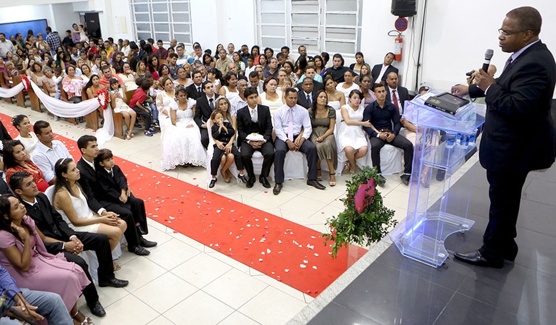 ?Justiça Itinerante oficializa união de 50 casais em Igreja Batista de Maceió