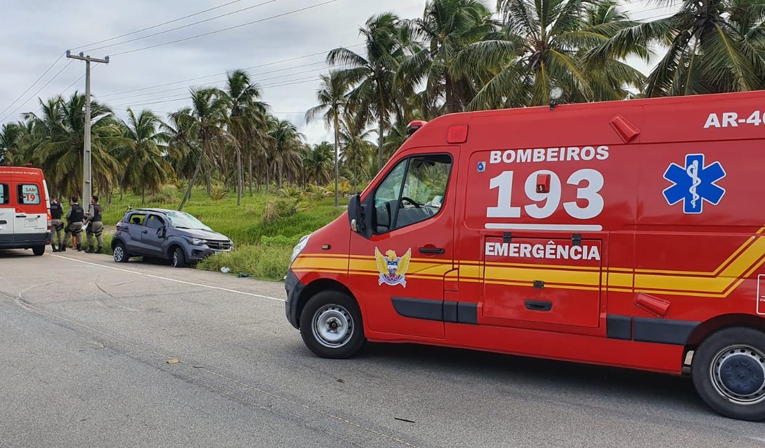 Sargento do Corpo de Bombeiros e familiares ficam feridos em capotamento na AL-110