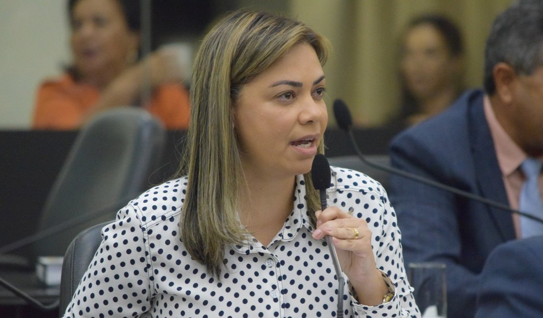 Flávia Cavalcante deve se licenciar da ALE; Leo Loureiro assume mandato temporariamente