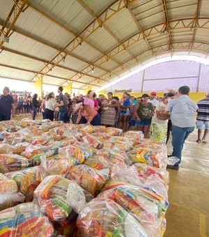 Prefeitura de Porto Calvo doa cestas para famílias com insegurança alimentar