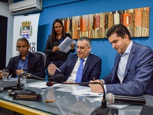 Rui Palmeira assina termo de Cooperação Técnica com o Ministério Público