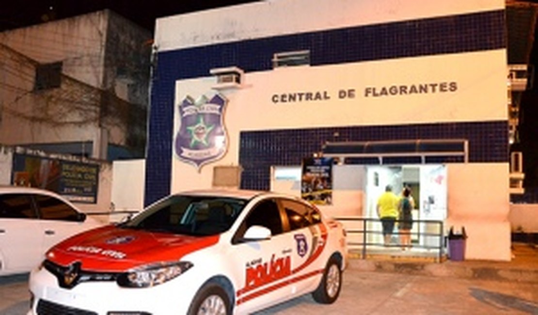 Suspeitos de tráfico de drogas são presos no Benedito Bentes