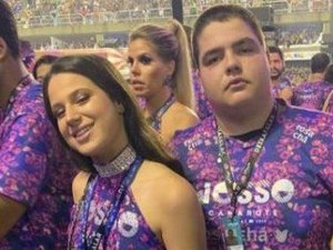 Filhos de Claudia Raia e Faustão posam juntos na Sapucaí