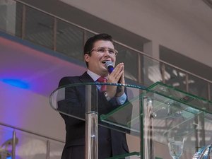 Ministério Público aciona Justiça contra pastor que diz ter HIV na vacina contra a Covid-19