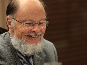 Edir Macedo se posiciona a favor do casamento gay e alega: “Jesus faria isso”