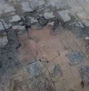 Vazamento de água em rua na Baixa Grande tira a paciência de moradora