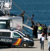 Novo barco humanitário chega com imigrantes na Espanha