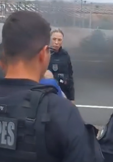 Protesto por falta de água bloqueia trecho da AL-220, em Jacaré dos Homens