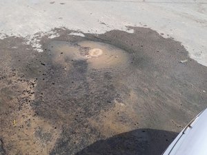 [Vídeo] Vazamento desperdiça água limpa há mais de dois meses no Vergel do Lago