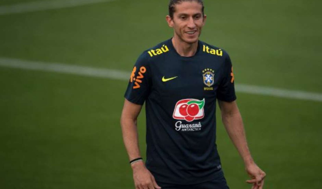 Seleção faz treino fechado e Filipe Luís ainda é dúvida