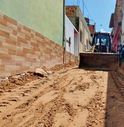 Prefeitura de Japaratinga começa pavimentar rua nas Barreiras do Boqueirão