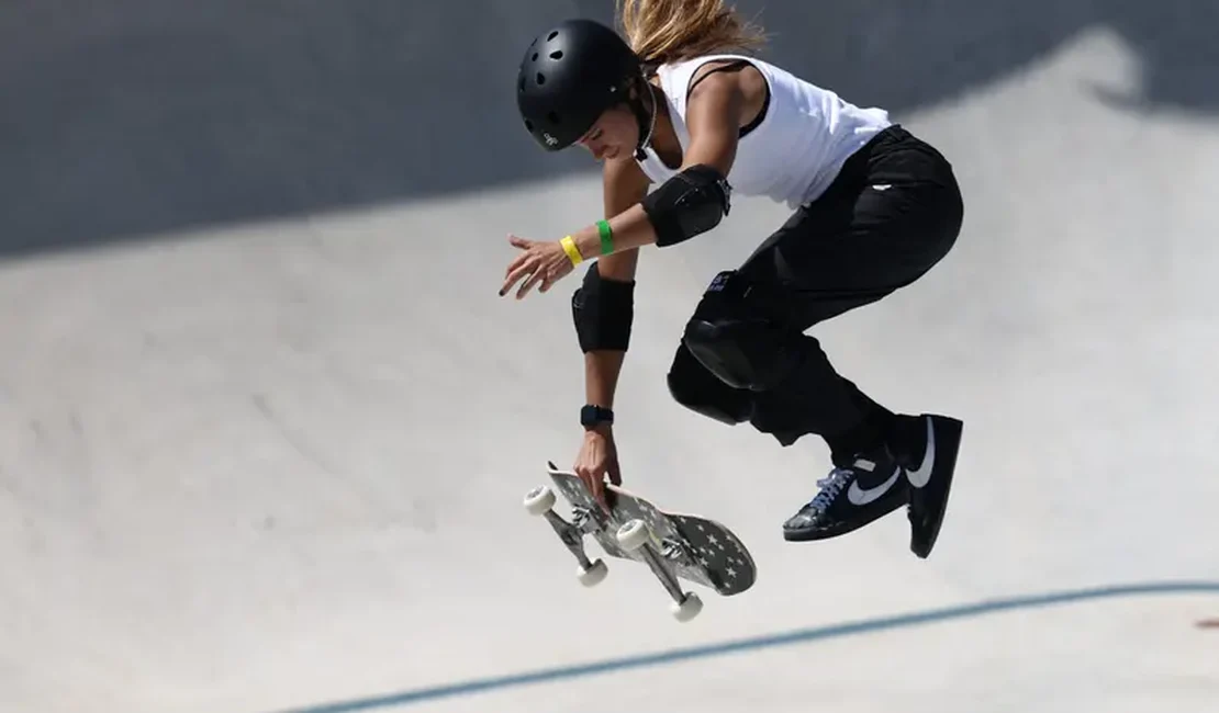 Dora Varella chega perto, mas fica fora do pódio do skate park feminino nas Olimpíadas