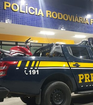Cinco pessoas foram presas pela PRF neste final de semana, em Alagoas