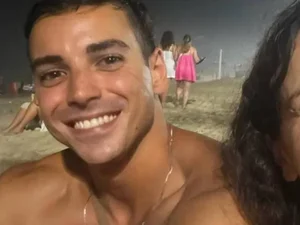 Fã que passou Réveillon com Rosalía no Rio vira celebridade por um dia