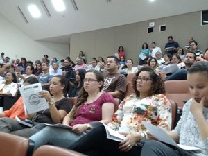 Professores da Universidade Federal de Alagoas decidem manter greve