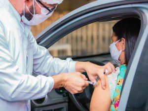 Marca de 250 mil doses aplicadas consolida Maceió como referência para o Brasil