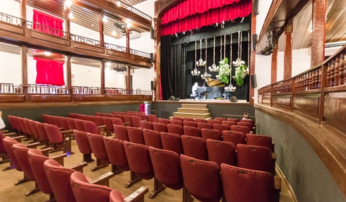 Reabertura do primeiro teatro de Alagoas impulsiona turismo