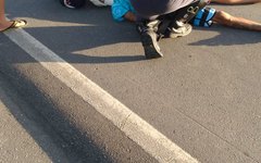 Acidente entre motociclista e ciclista deixa uma pessoa ferida, em Maceió