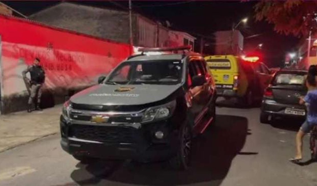 Homem é executado a tiros dentro de casa no bairro Antares, em Maceió