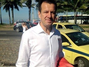 CBF descarta outros nomes e só fala com Dunga