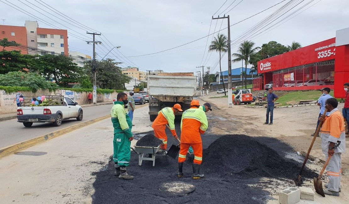 Infraestrutura inicia etapa de pavimentação na Avenida Gustavo Paiva