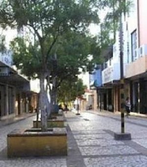 Após Sindilojas divulgar abertura do comércio na segunda, prefeitura de Palmeira corrige decreto