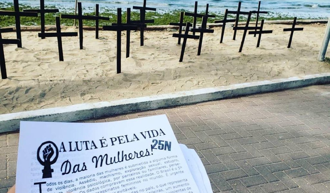 Ato na Ponta Verde relembra assassinato de mulheres