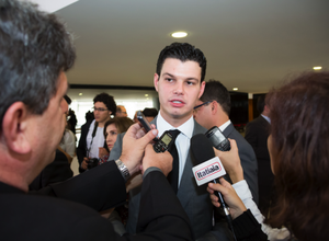 Abert emite nota sobre projeto que pode acabar com as rádios comerciais