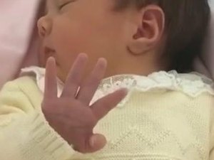 Tatá Werneck faz piada com pose da filha: 'Chega de exposição'