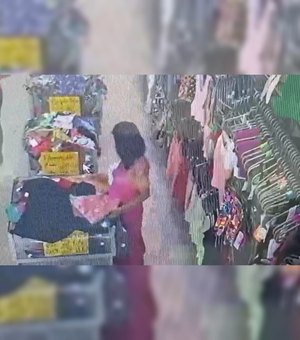 [Vídeo] Câmera flagra mulher furtando roupas em loja no Centro de Arapiraca