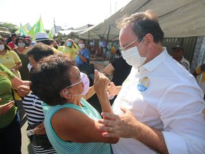 Luciano Barbosa visita feira e realiza caravana em nove povoados