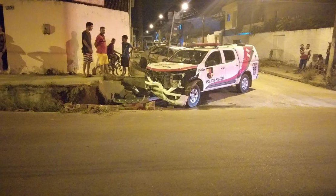 Acidente durante perseguição policial deixa PM ferido na parte alta de Maceió