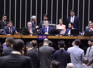 Câmara aprova projeto que combate 'adultização' de crianças nas redes sociais