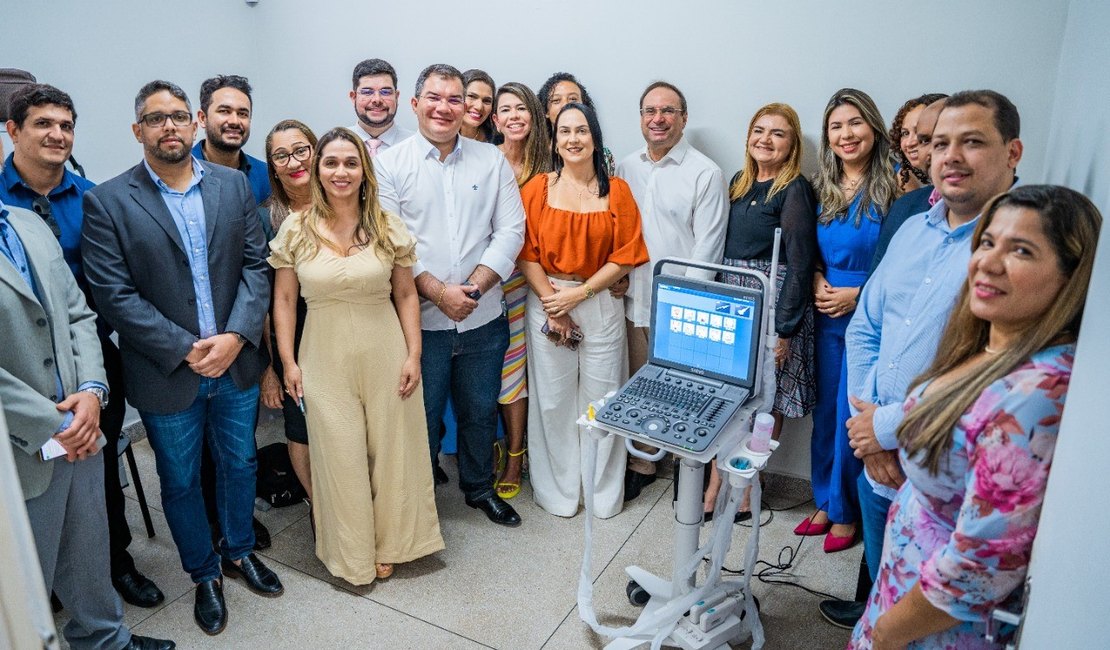 Prefeito Luciano Barbosa entrega aparelho de ultrassonografia na UBS do Itapoã