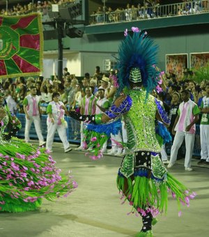Mangueira e Estácio comemoram títulos do Carnaval do Rio