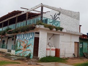 Ventos fortes destroem casas, restaurantes e escolas em São Miguel dos Milagres