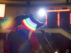 Recheada de cocaína e mulheres, trajetória do palhaço Bozo vira filme